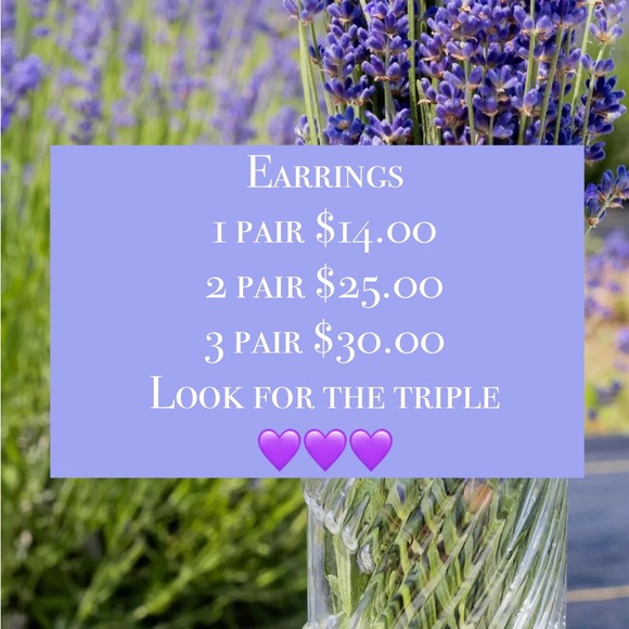 💜💜💜 3/$30 Custom made. So lovely! Elegant Silver and Pearl Floral Earrings E51 - Picture 4 of 4